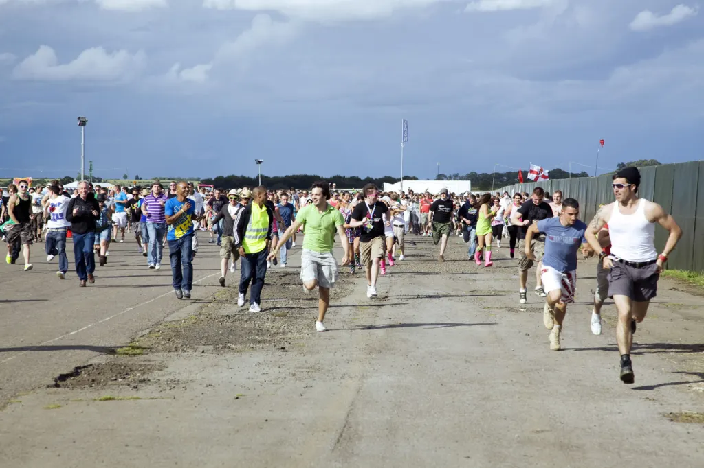 Festivalgoers and atmosphere at Global Gathering 2009